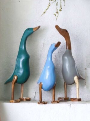 01-mahe-homeware-figurka-drewniana-kaczka-z-bali-zielona-niebieska-i-szara