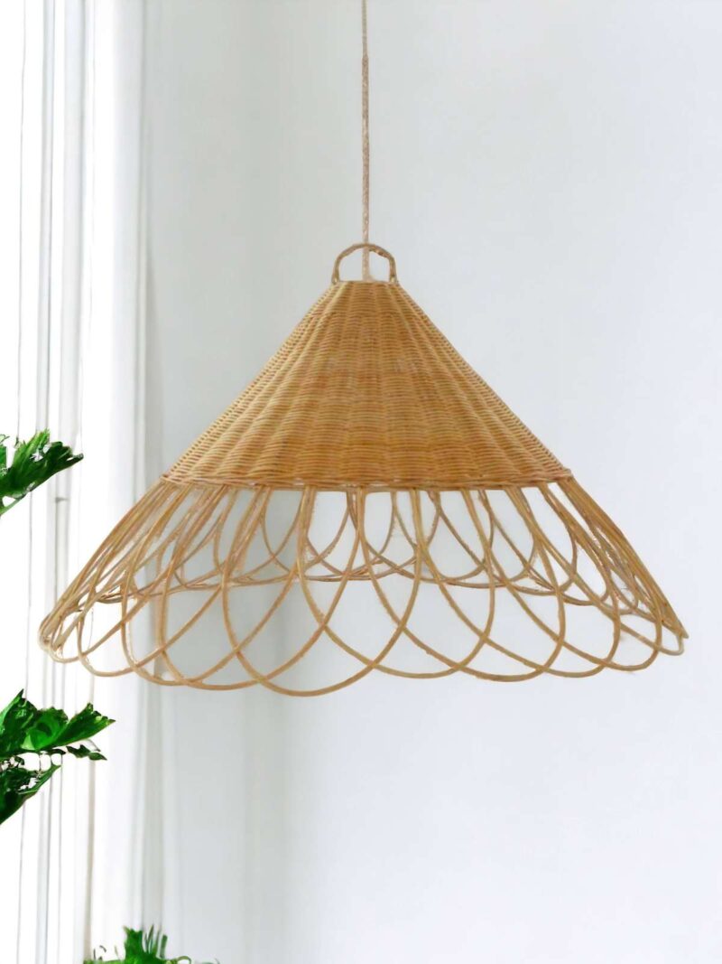 mahe-homeware-scalloped-lampa-jak-sukienka-biala-sciana-00