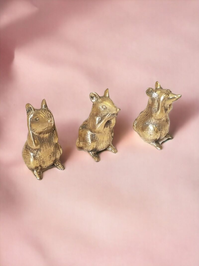 01-mahe-homeware-figurka-mosiezna-myszy-koralowe-tlo