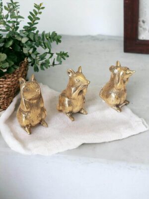 02-mahe-homeware-figurka-mosiezna-myszy-na-lnianym-worku