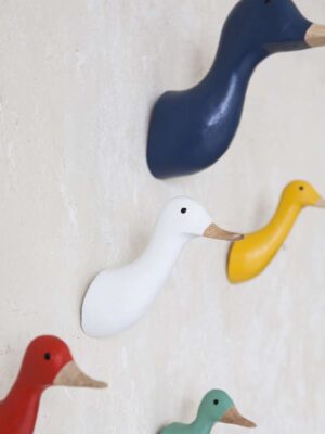 mahe-homeware-bebe-wieszak-drewniany-kaczka-wiele-01