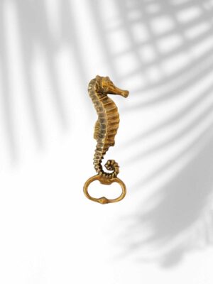 mahe-homeware-brass-opener-seahorse-otwieracz-do-butelek-konik-morski-01