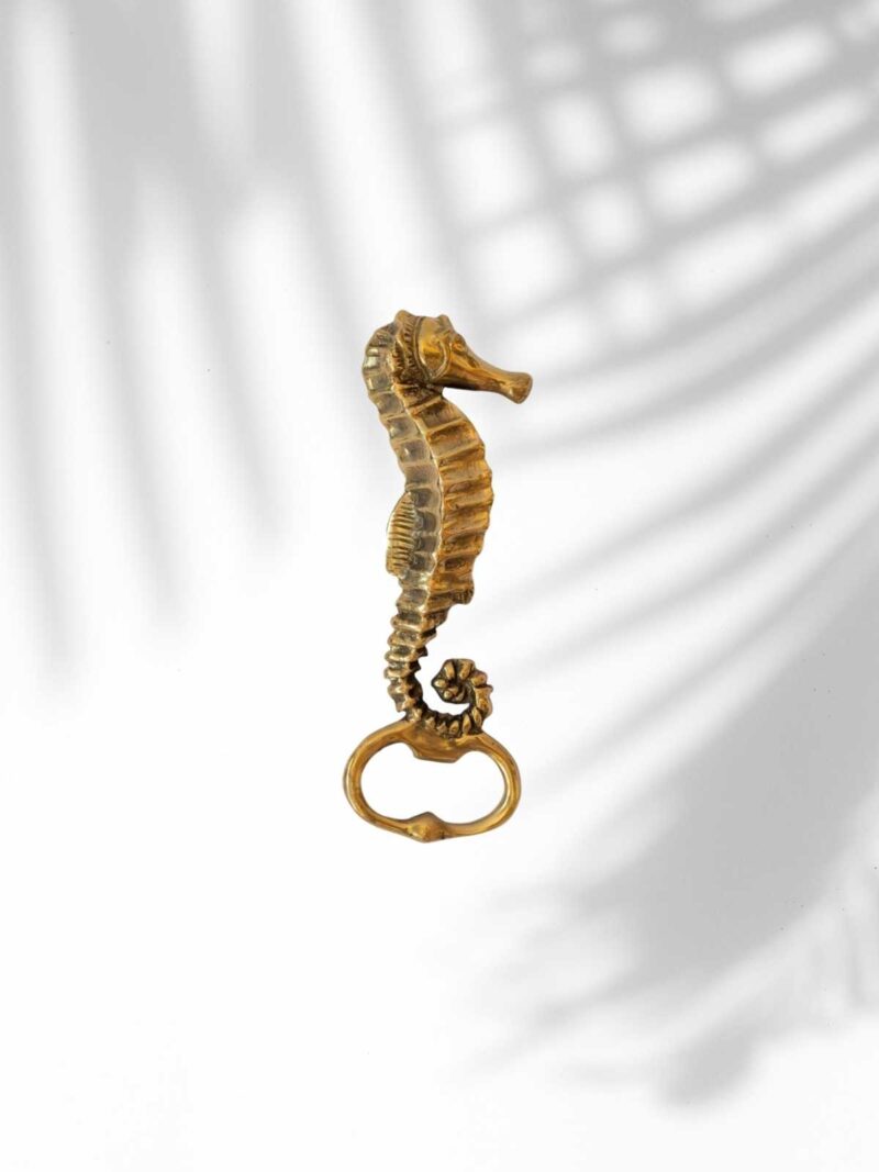 mahe-homeware-brass-opener-seahorse-otwieracz-do-butelek-konik-morski-01