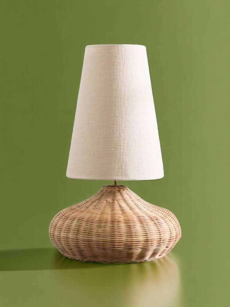 mahe-homeware-labu-lampa-stolowa-rattanowa-zielone-tlo-10