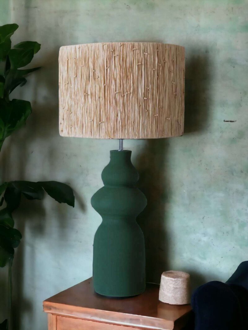 mahe-homeware-wilson-table-lamp-lampa-stolowa-boho-biala-na-stoliku-bocznym