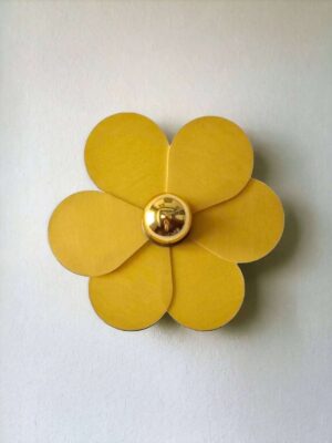 mahe-homeware-petals-lampa-kwiatek-scienna-zolta-mala-01