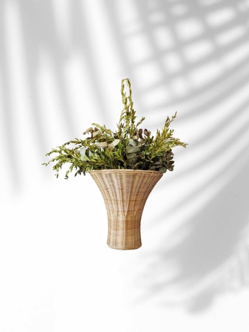 mahe-homeware-pippa-wazon-ścienny-z-rattanu-01