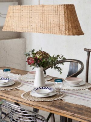 mahe-homeware-noe-dluga-lampa-z-rattanu-02