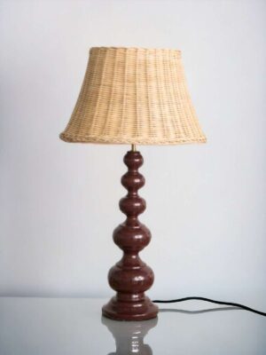 mahe-homeware-tucana-areia-lampa-stolowa-z-drewna-red-01