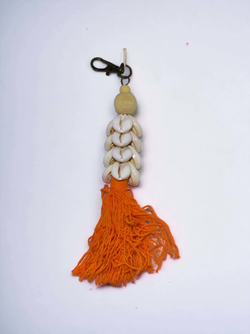 mh-capri-brelok-do-kluczy-z-muszelek-kauri-pomaranczowy