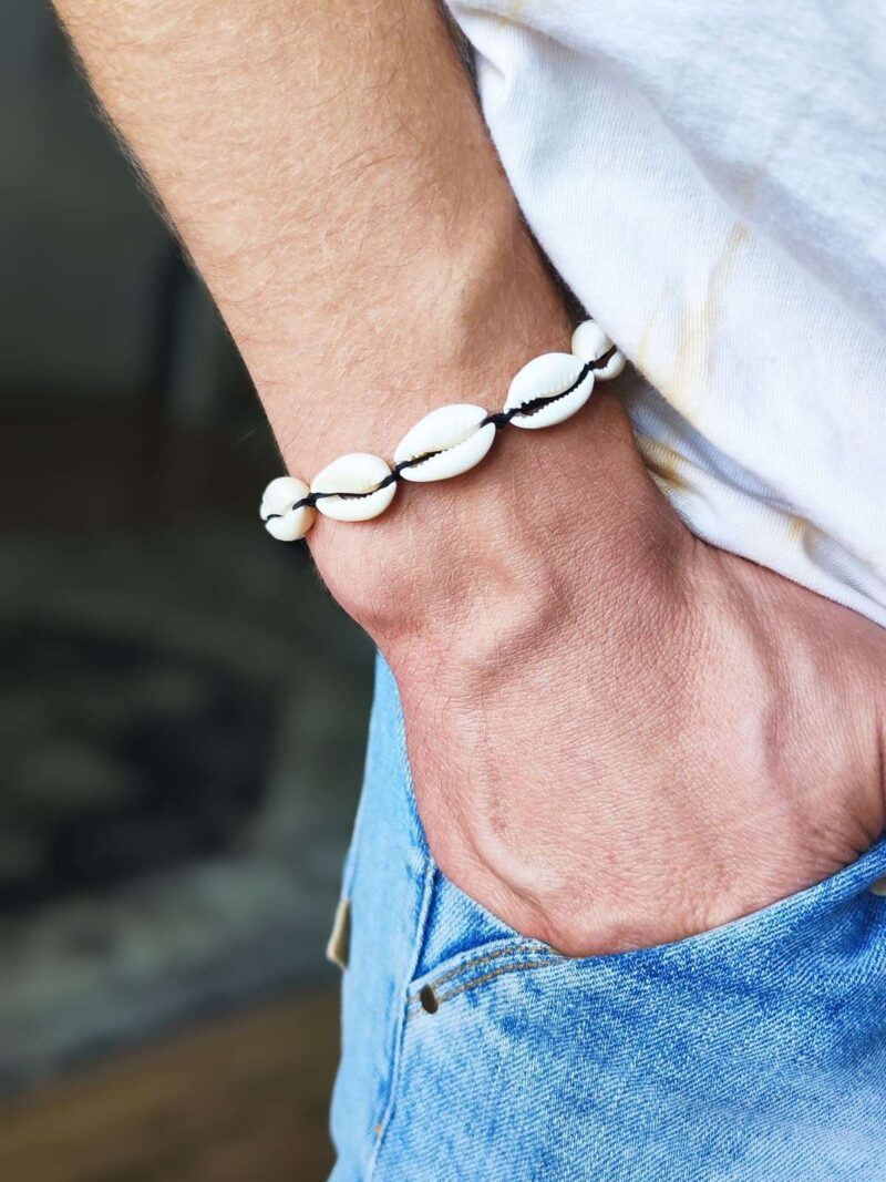 fluuba-bransoletka-calm-shores-meska-z-muszelek-z-czarnym-sznurkiem