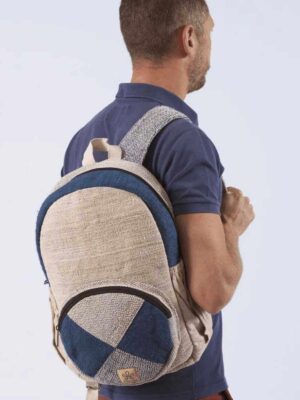 mezczyzna-z-plecakiem-konopnym-niebieski-parbat-01