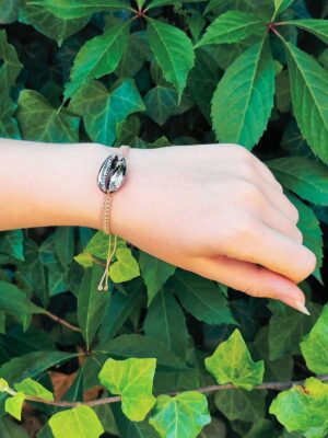 bransoletka-na-reke-ze-srebrbna-muszla-twilight-clasp