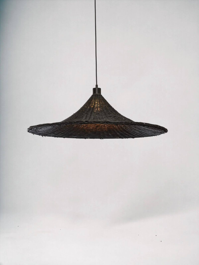 Duża czarna lampa Borabora od Good&Mojo.